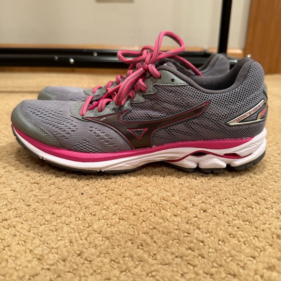 NWOT: Women’s brand new Mizuno running shoe- size 7.5 - Picture 5 of 6
